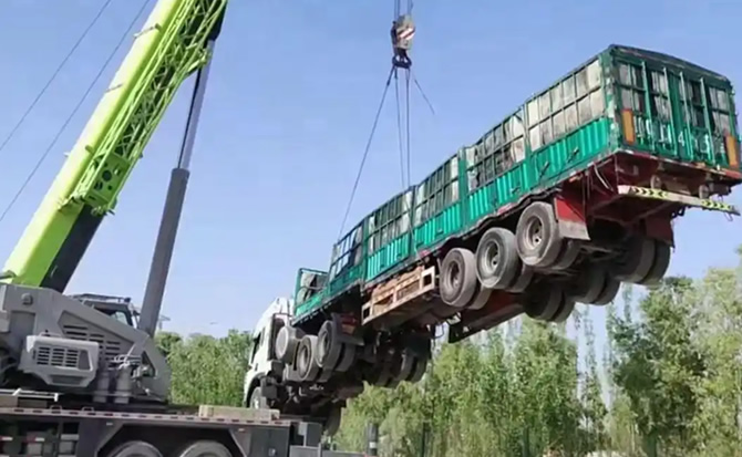 革吉道路脱困救援案例